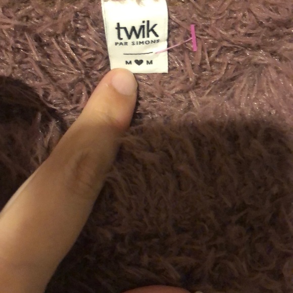 Twik Fuzzy sweater size Medium - Picture 4 of 6
